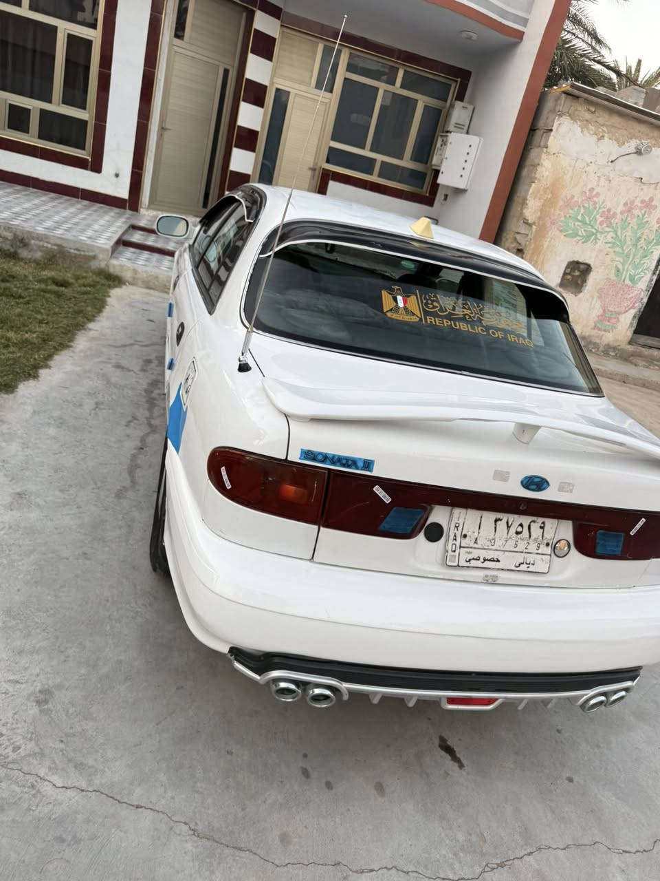 سوناتا موديل 93 سيارة بلاديه بيها كم قطعه مصبوغه مو كلها بدون حادث كير ومكينه صارلهم 3شهور شديناهم جديد مكينه 2000 منظومه تبريد جديده سنويه صارلها 5شهور ساقطه بنهايه ال25 السياره بأسمنه تخم تاير صدر خلفي امامي جديد شاشه ايباد السعر 47 وبيها مجال فقط بيع بدون مراوس العنوان ديالى كنعان نهر إبراهيم الرقم ***********
