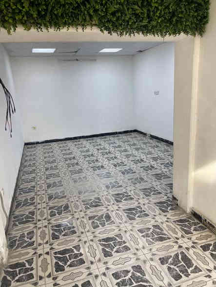 محل للايجار
مقابل مطعم ليمونة
ابو محمد 
***********
***********
