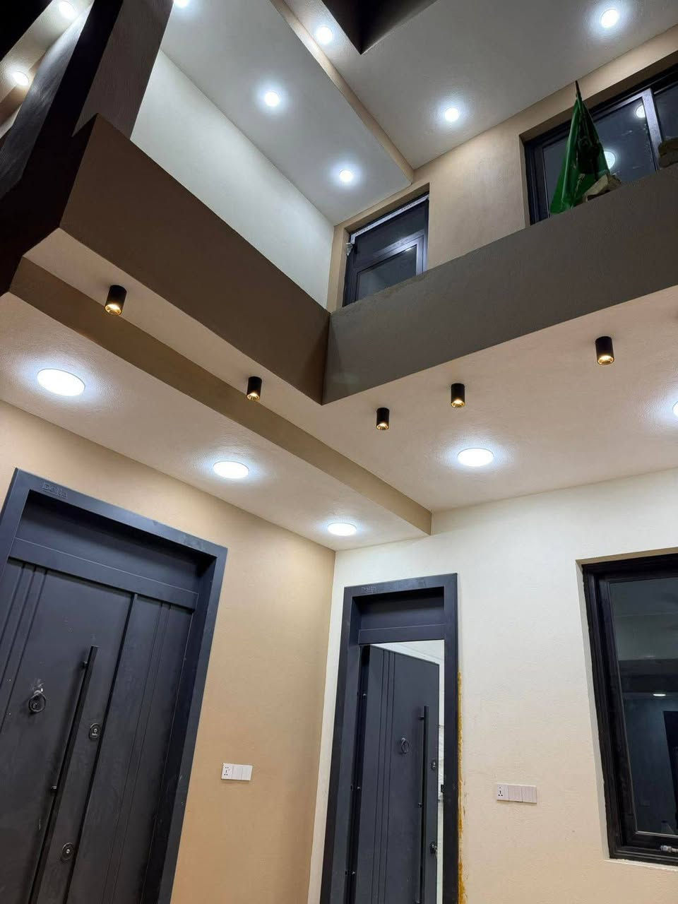 🏠 / دار للبيع المساحة 200  م طابو صرف 

             واجهه 10م / نزال 20  م

🧱 بناء حديث درجة اولى مودرن ( بأشراف مهندسين )

           ( علماً ان الدار مطلوب 60 لصندوق الاسكان ) 

الطابق الاول / مطبخ حار بارد. أستقبال  . هول .غرفتين نوم . مجمع  صحيات  . كراج كبير . 

الطابق الثاني / اربع غرف نوم نظام سويت . هول . مجمع صحيات 

🌏 الموقع / حلة / شارع الكابينات خلف عيادة ماربل لطب الاسنان 
            ( 30 م يبعد عن شارع 80)
               (  يقع أمام ساحة) 
⭕ نستقبل جميع عروضكم السكنية والتجارية والزراعية 
#لمعرفة_السعر  مراسلة الصفحة وسيتم الرد عليكم بأقرب وقت. 
  
***********    
***********
