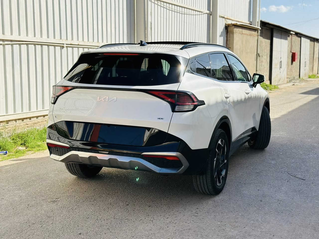 السلام عليكم ♥️
سبورتج 2025 برستيج فـول 1/1 
السيارة مكفولة من الصبغ ضررها كسر بلدعامية بدلتها نفس اللون 

مواصفات :-
بنوراما 
بصمة + بصمة ابواب
كراسي تدفئة وتبريد 
شاشة متصلة كبيرة 
رادار جانبي خلفي
صندوق كهرباء 
كراسي ثنين كهرباء + جلد 
4*4 دفع رباعي 
ماوس تحكم وضعيات
حساسات امامية خلفية 
وبقية مواصفات ال4X معروفة 

السيارة بأسمي دخول جديد 

السعر 22,700 $ بــدون رقم وبيها مجال جداً بسيط
***********
