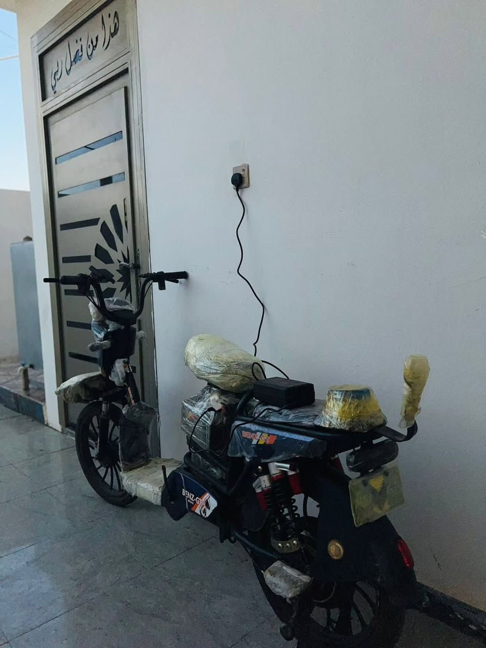 سلام عليكم بايسكل شحن للبيع مستخدم قليل شاشه كامل كله شغال موديل 24بطاريات بل كارتون مصار 5ايام من شديتهن سعر350بي مجال.             ***********
