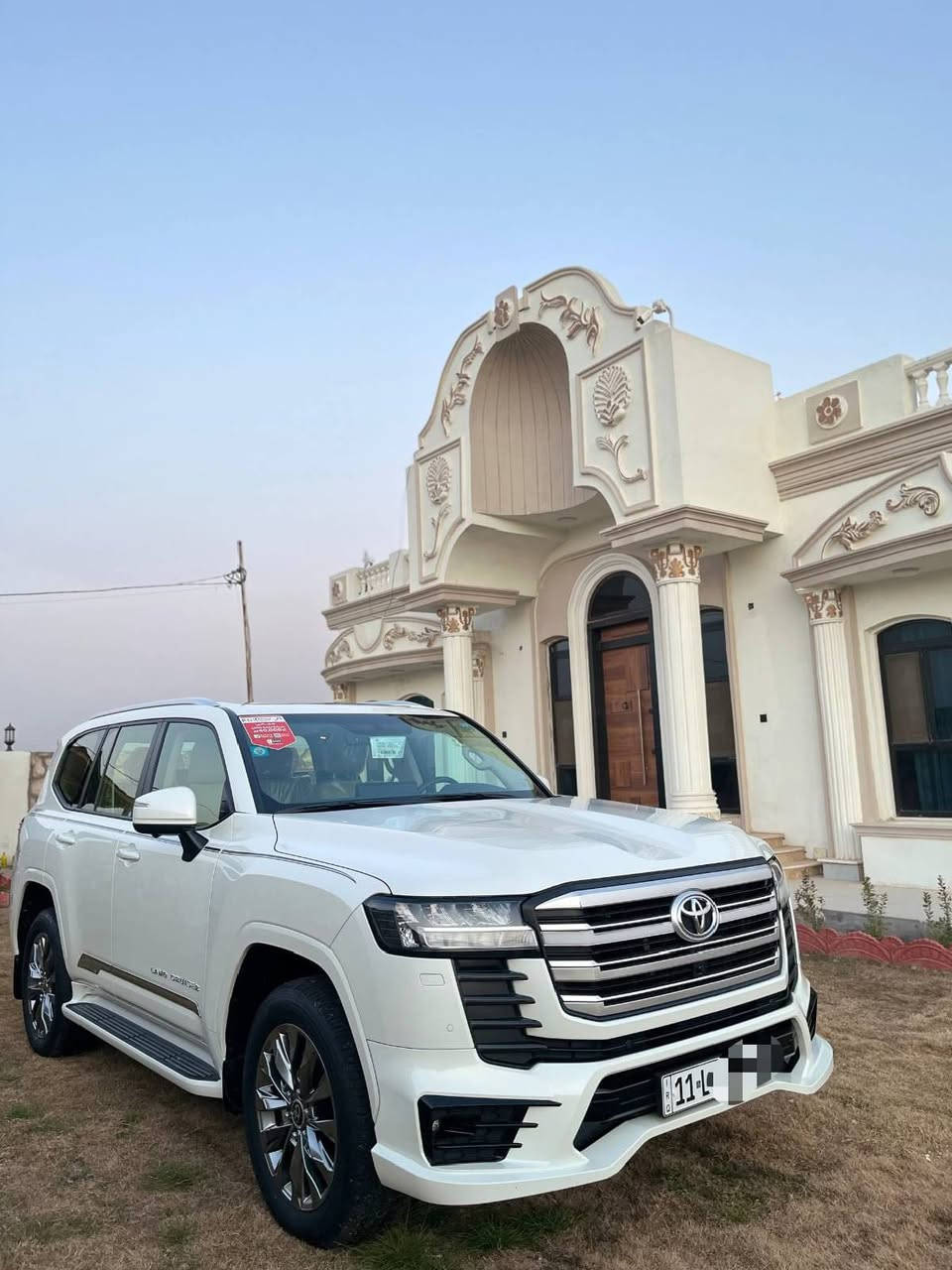 ♦️تويوتا لاندكروزر GXR Limited موديل 2024 – محرك 4000 تنفّس طبيعي♦️
◾️سيارة جديدة قوية للبر والمدينة، ومواصفات ممتازة.
المواصفات:
◾️موديل 2024
◾️فئة GXR Limited
◾️محرك V6 4000 تنفّس طبيعي
◾️دفع رباعي 4WD
◾️قفل دفرنس خلفي
◾️5 كاميرات محيطية
◾️كشن جلد كهرباء + تدفئة وتبريد
قير أوتوماتيك
◾️مثبّت سرعة متكيّف (رادار)
◾️مكيّف أوتوماتيك أمامي وخلفي (تبريد خلفي)
◾️تشغيل بصمة/زر (Smart Entry + Push Start)
◾️شاشات عدد (3) أندرويد
◾️شاشة + بلوتوث/USB
◾️شاحن لاسلكي _ واير لس
◾️مرايا كهرباء قابلة للطي
◾️كشنات جلد كهرباء مع تدفئة وتبريد للكشنات .
التفاصيل:
🚩المسافة المقطوعة: 2200 كم فقط
🚩وكالة ساز — لازالت داخل ضمان الشركة
🚩تبديلات زيت المحرك مجانية
🚩رقم بغداد إنكليزي + هزة جديدة
بأسمي شخصياً
🚩كتلوكات الشركة مع بصمة عدد (2)مكفولة كفالة عامة من الضرر والطلاء والتعديل والتكحيل
🔸️المكان بغداد الدوره***********
