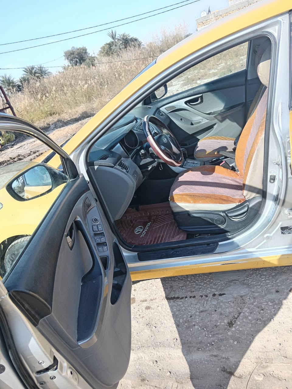 السلام عليكم. النتره هونداي خليجي 2014.بيها جاملغ مبدل عكس سايق مكينه وكير مكفولات حجم المكينه 1600. تخم تاير. حداديه ٪75. كهربائيات كلها شغاله. تبريد شغال. مصفره هيئه وغرامات. سنويه ساقطه 5 سنوات السعر 115 وبيها مجال العنوان الديوانيه قضاء السنيه *********** مداور ثاني يوم
