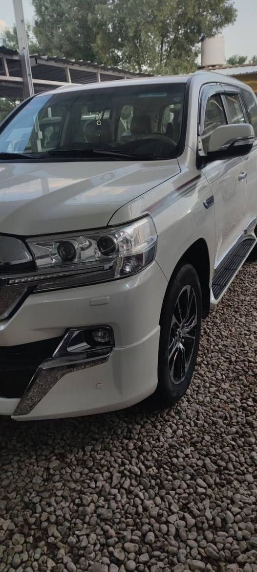 السلام عليكم بيع اومراوس محتاج فرق لاندكروزر gxr موديل 2016 رقم سليمانية باسمي السيارة بلادية فقط تحديث دعاميات والويل كب موديل 21 كير محرك حدادية تبريد كهربائيات كلة وضع شركة ماشية 180 الف حقيقي شرط الفحص  السيارة نضيفة جدا من الداخل والخارج متواجدة في بابل حي الطيارة للاستفسار *********** متواجد واتساب
