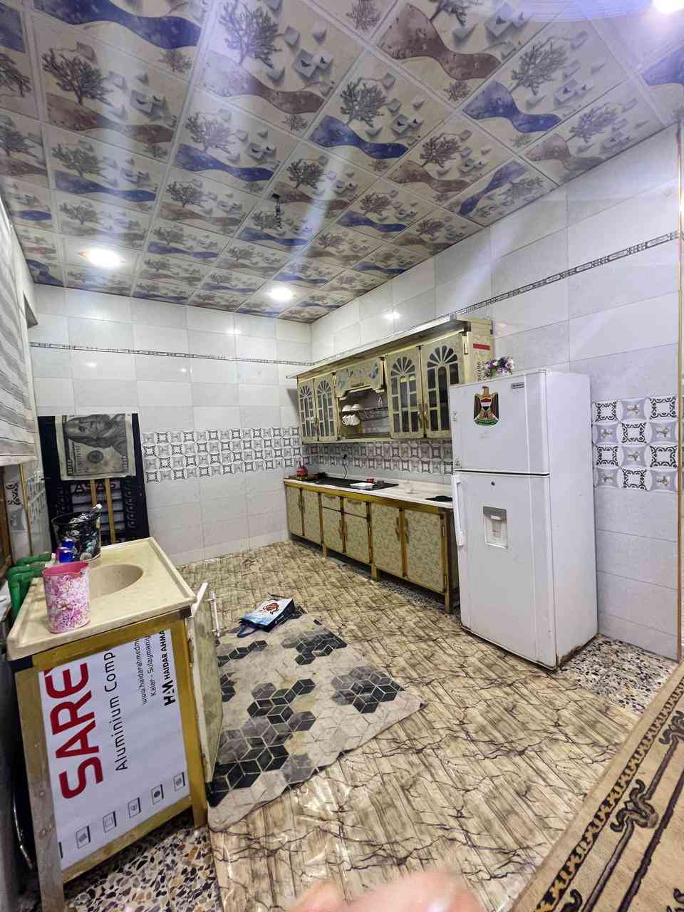 سلام عليكم بيت للبيع حي الحسين الحيانيه شارع الصنكر قرب المستطيل ) البيت بناء حديث طابو صرف طابقين يحتوي على 5 غرف وباقي المشتملات بيت جاهز لسكن  ركن مساحه 175 سعر المطلوب 155 الاستفسار اتصل ***********
