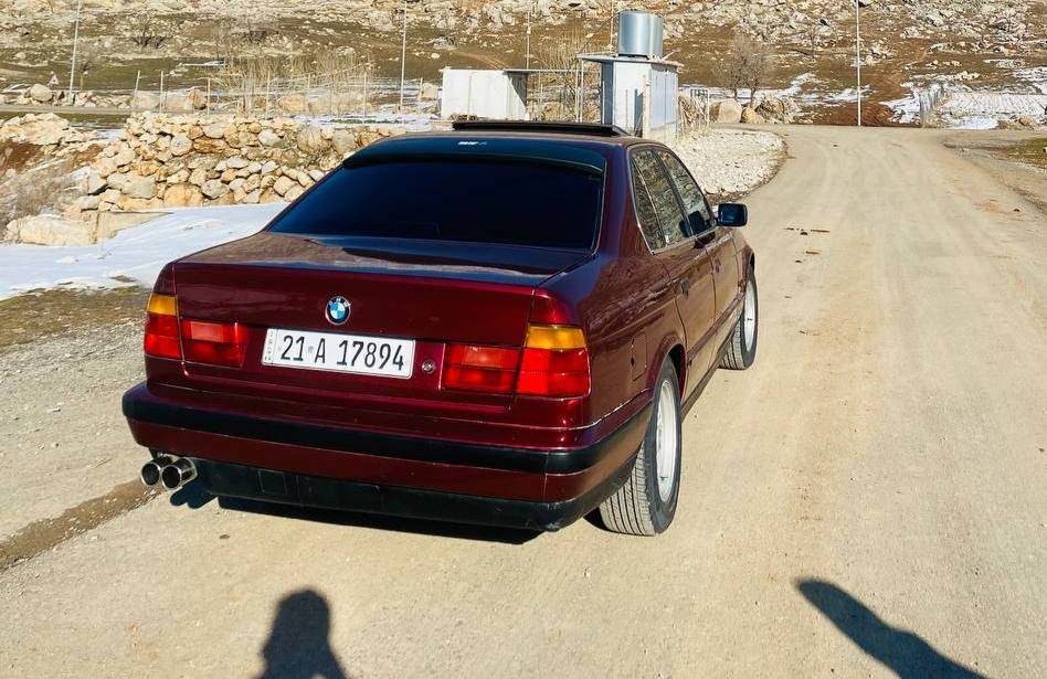 Bmw مۆدێلی 1992 مەکینە 525 تۆماتیک  چار جام کارەبای پەردە بیلاد بێدەعمو بێلێدران تەنها لەسەر کاڵبونەوە سبوغ کرایتۆ گێڕو مەکینە بەشەرت  ڕەقەم سلێمانی بەشەرتی بەناوکردنو بێ غڕامە سیعری 80وەرەقەو کەمێک معامەلە  ***********
