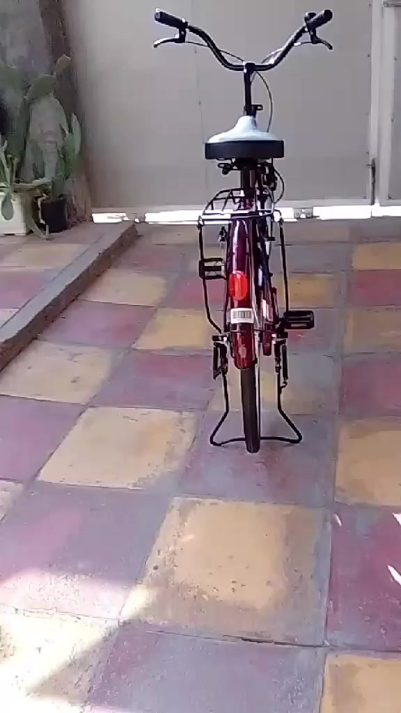 السلام عليكم بايسكل لبيع موديل 2022  مو شراي لي يجي مكان بابل ابو خستاوي لون دم غزل رقم ***********
