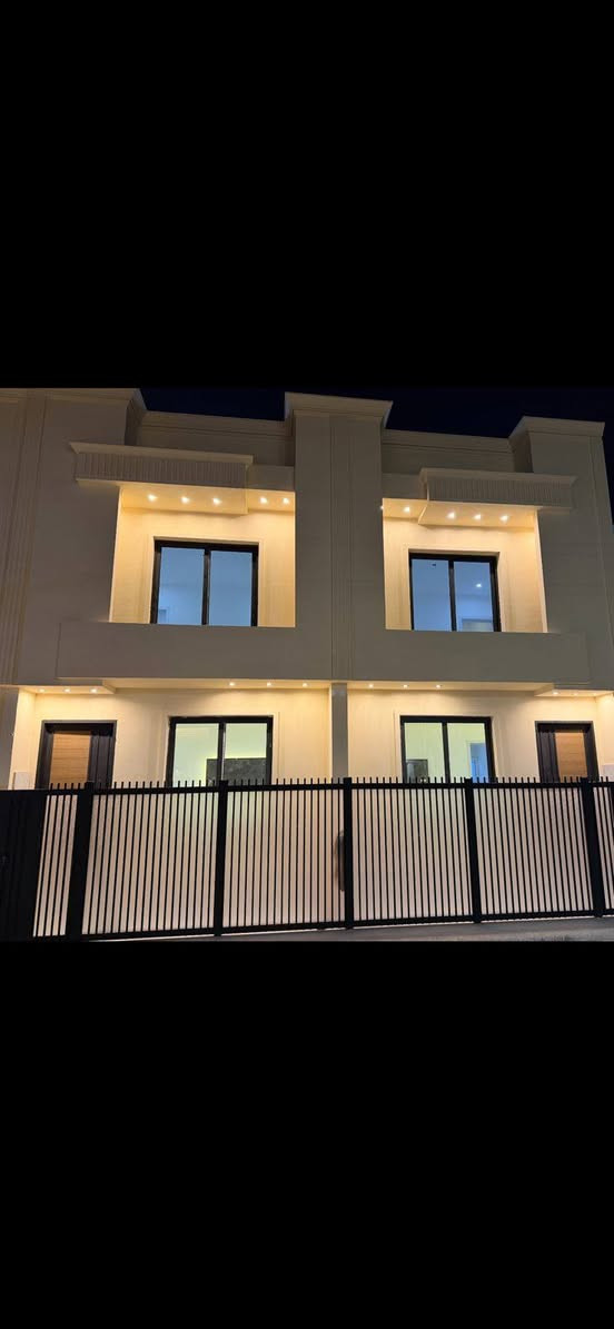 🏡مشتملات🏡 🏡🏡 بناء حديث درجه اولى 🎖️✨ للبيع
مشتملات  ثلاث 🏡🏡🏡 

 المساحه المشتمل الواحد 50 متر
الواجهه ↔️ 5 ×10↕️ النزال

يحتوي المشتمل الواحد على

طابق الاول1️⃣يحتوي على صحيات وحمامات
وصاله ومطبخ واستقبال منور  وغرف النور عدد (3)

الطابق الثاني2️⃣ عدد غرف النوم (2)
وصحيات 

الطابق الثالث3️⃣ غرفه واحده
وسطح جديد بناء درجه اولى

📌 الموقع  حي الجهاد📍 الامانه مربع الذهبي قرب مدينه العاب 

المراجعه (((مكتب الصادق للعقار))) 
على شارع التجاري يم الكراج
مقابيل مخابز الريان

 والاستفسار الاتصال على الارقام☎️ 

*********** تصل او واتساب📞 

*********** تصل او واتساب 📞
