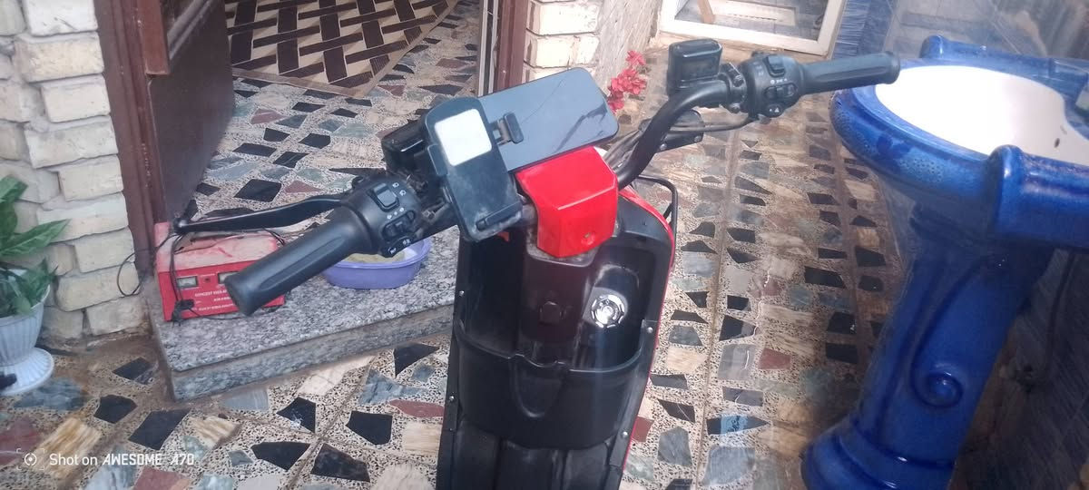 سلام عليكم دراجه شحن للبيع جديدد تاركه بطارياته مابيهن شحن فقط السعر. 450 بيه مجال  ***********
