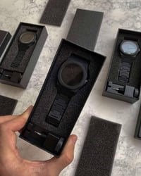 كاربون • أسود فحمي • هدية قيمة