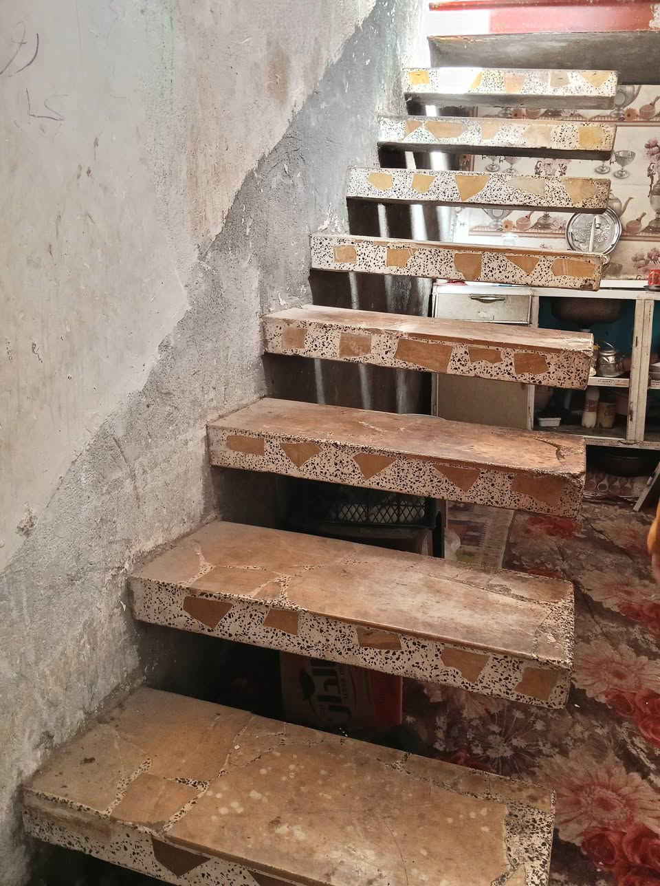 بيت للبيع مساحته 200 مكون من غرفه وصاله ومطبخ منطقة السواجي  ورا مدرسة لوقف الشيعي الرقم  أللاستفسار ***********
