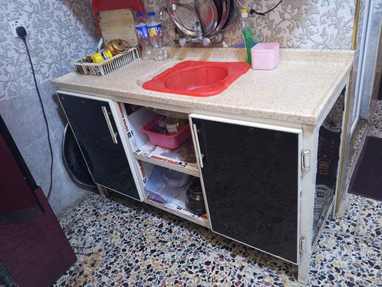 كاونتر للبيع نضيف بي ضرر بس البيبان ثنين مشلوعه يرادلها براغي مثل ما موضح بل صوره  الداخل مال كاونتر كلش نضيف كلشي مابي  المرمره تزكام السعر ب 125وبي مجال المكان الحريه


**إذا كنت صاحب هذا الإعلان وتريد حذفه لأي سبب، رجاءا أرسل رسالة إلى الدعم الفني**