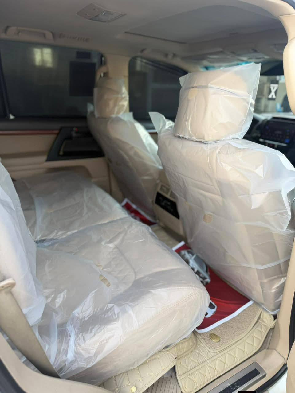 السلام عليكم شباب  
لاندكروز13 
بريم اصل
السياره مكفوله من الصبغ والتبديل مكفول كفاله عامه  
ماشيه 200الف
رقم بغداد  ومكانها بغداد   
تحويل ثاني يوم السياره باسمي شخصيا 
السياره جديده بشكل وبالعافيه الي تصير من نصيبه
سويتلها سيرفس كامل وتخم تاير جديد وحداديه جديده  سعرها 390 وبيها  مجال 
***********
بغداد راشديه
