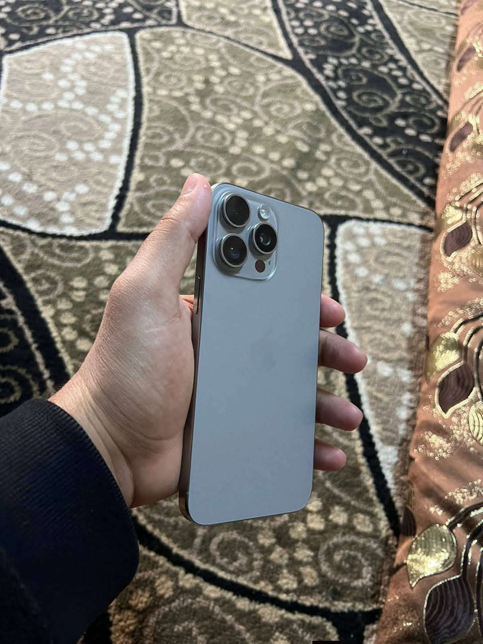 ايفون 15 برو ماكس
ذاكره 256
بطاريه86
مبدال شاشه فيس ايدي شغال 
نموذج M 
تك سيم 
نضافه 98%
السعر650 الف 
***********
***********
