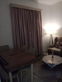 ميز طعام • نظيف جداً • نص