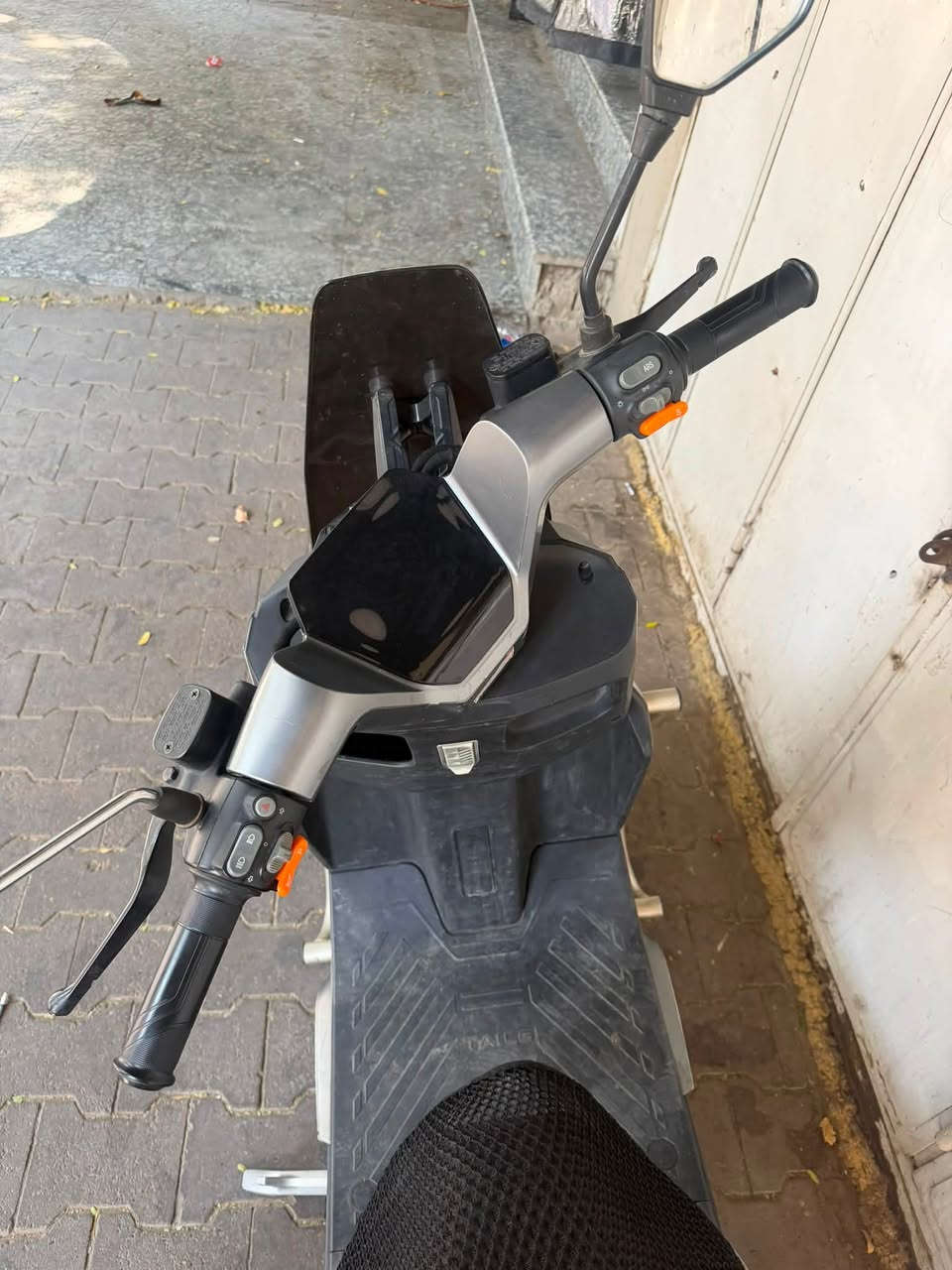 للبيع وكان شارع حيفا سعر 850(***********
