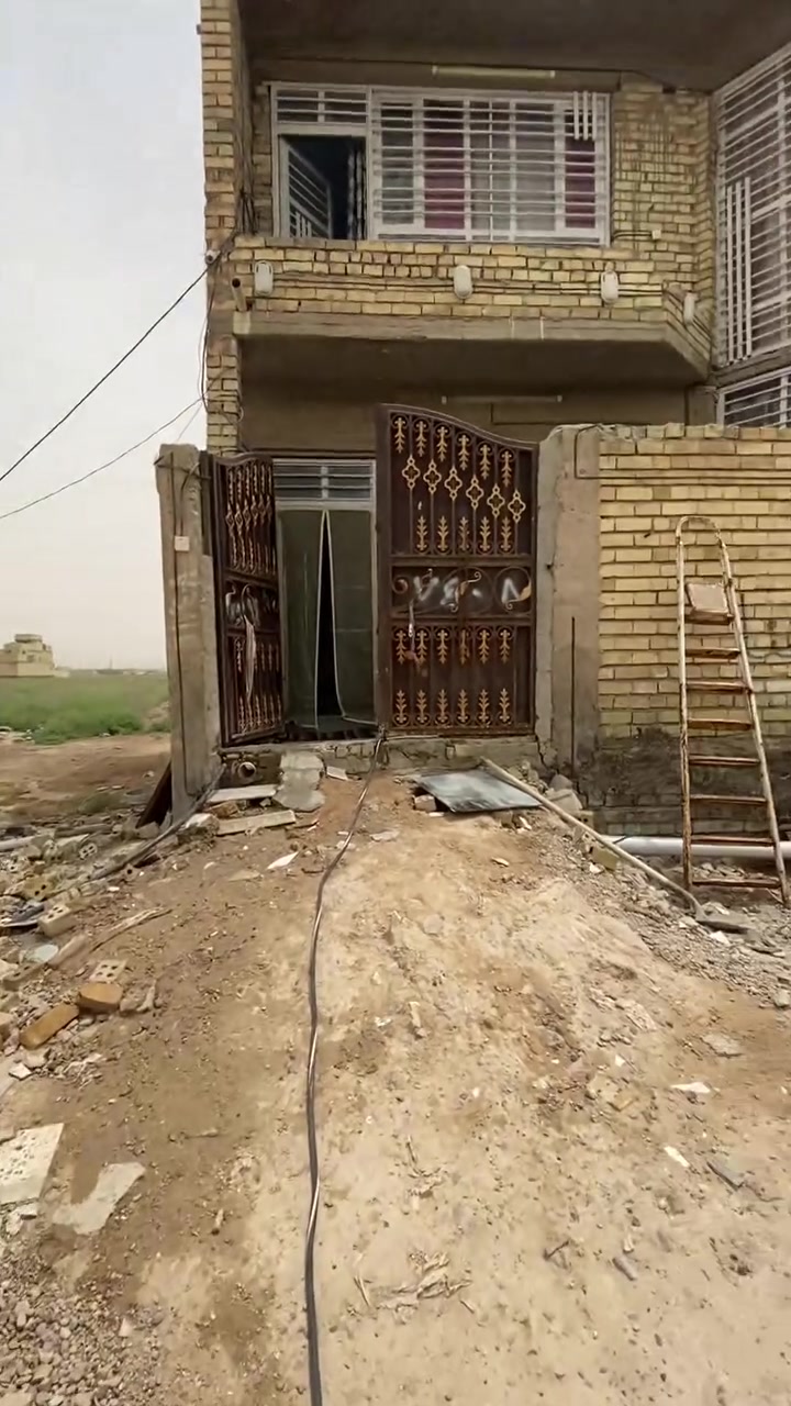 السلام عليكم بيت بمنطقه الصابيات 100متر مربع واضح بلفديو على شارع 20و6قطعه من الستين بت ركن قريب علمجمع السكني كامل من كلشي للمراوس رقم ***********وهذه واتساب *********** مراوس حسب القناعه
