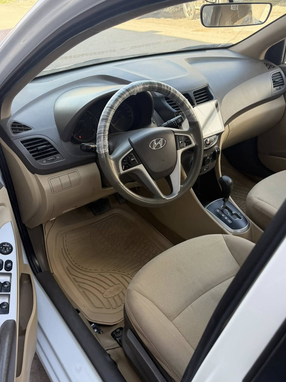 السلام عليكم للبيع اكسنت موديل ٢٠١٥ مكفوله من الصبغ والتبديل رقم بغداد انكليزي ماشيه ٩٣ جاهزه من كلشي مابيه اي نقص مكانه بابل المركز للاتصال ***********
