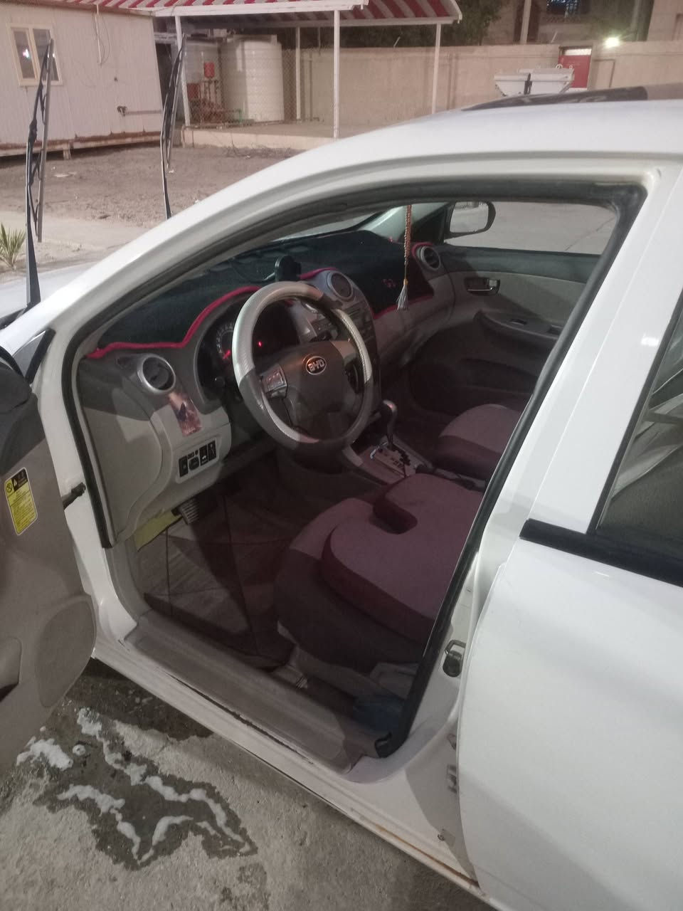 السلام عليكم سيارة بي واي دي ٢٠١٣ بيهه كير عنوان بصرة رقم بغداد سيارة جاهزه من كلشي  السعر 43 للاستفسار ***********
