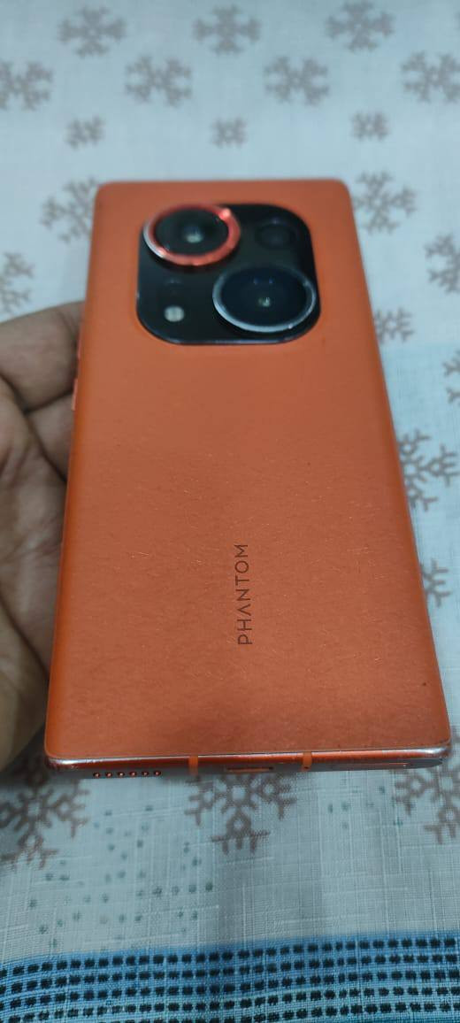 السلام عليكم 
للبيع 
العملاق Tecno Phantom X2 pro 5g
شاشة Amoled بتردد 120 هرتز
معالج من اقوى المعالجات Media tek Dimensity 9000 بدقة 4 نانو متر
ذاكرة 256
عشوائيه 24 (12+12)
كاميرا جبارة ثلاثيه (50+50+13)
كاميرا سلفي بدقه 32 ميكا بكسل
بصمة مدمجه بالشاشه 
يدعم الشحن السريع بقوة 45 واط 
بطاريه عملاقة بسعه 5160 مللي امبير
والعديد من المواصفات الاخرى 
نظافه 99%
فقط جهاز بدون ملحقات 
السعر المطلوب 375
متوفر توصيل لجميع المحافظات


**إذا كنت صاحب هذا الإعلان وتريد حذفه لأي سبب، رجاءا أرسل رسالة إلى الدعم الفني**