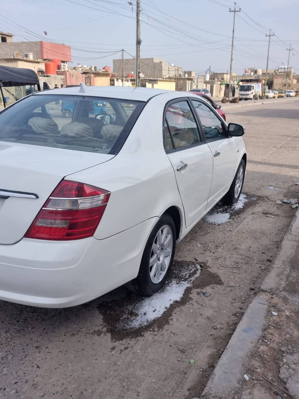 السلام عليكم جيلي موبل2012. بسمي السياره مكفوله من الضربه .السياره مصبوغه عام للجماليه. السنويه جديده مكينه وكير خير من الله ..الكهربائيات والتبريد كله جاهز السياره ما ناقصهه ولا برغي  السعر 55 
مكان السياره البصره الاصدقاء للاستفسار***********
انتباه انتباه انه مكلف بالنشر رجاءآ عندك استفسار  اتصل بالرقم
