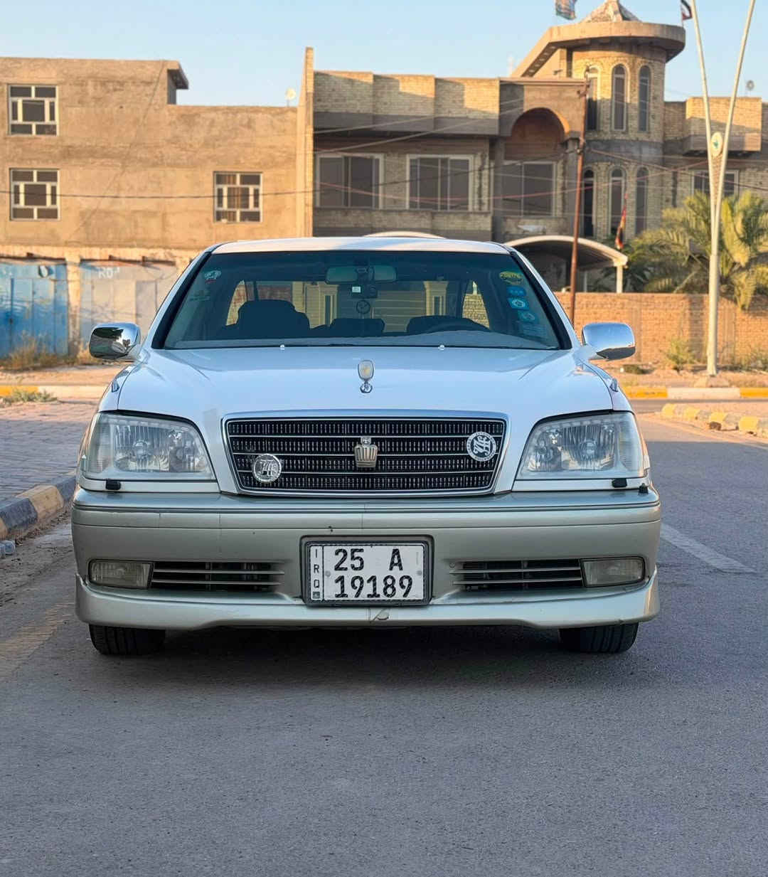 السلام عليكم اخوان : ⚜️⚜️
* تويوتا كراوان  
* ⁠موديل  2001  
* ⁠رقم كركوك
* ⁠لون ابيض لؤلوي
    مشىروع وطني 
السنوية جديده لغاية 2031
ارقام وسنوية استلام جديد 
. السيارة كفاله كفاله 
التحويل ثاني يوم 

* تخم تاير 
*  منظومة تبريد جديدة ثلج ❄️ 
* كهربائيات كلها شغالة  
* ⁠صدر امامي خلفي جديد
* ( السيارة احلى من الصور )
* مكينه وكير مكفولات ( جدد ) 
* ⁠ثلاجة 
* ⁠فتحه 
* ⁠بردة
* ⁠اريل عدد 2 

رقم الهاتف : 
( *********** )
   ( *********** )
غير متواجد على الفيس اتصال فقط)

العنوان/ واسط

