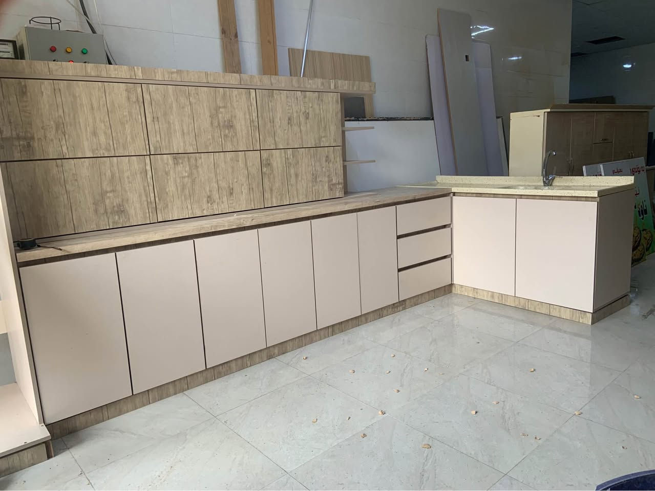 ئه م سئيته كه وانته ره بوفروشتن ٦٢٠سم مه زورپاكووبيعه يبه نرخى ٤٠٠هه زاره له سليمانى بوپه يوه ندى
***********
***********ڤايبه روه تص ئه پ
*********** السليمانية, العراق
