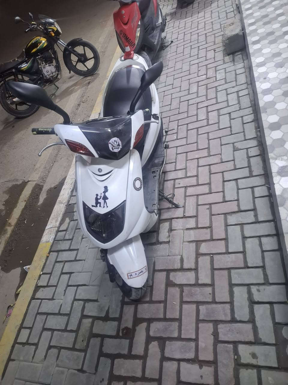 سكنس نثية دراجة رمبة صارلهة ٣ اشهر نازلة بس كفرات ٧٠ بل ١٠٠ نضافتهن محرك مكفول
سعر ٨٠٠ 
عنوان ديالى بعقوبة التحرير 
رقم ***********
ملاحضة كلجات فقط يرادلهة
