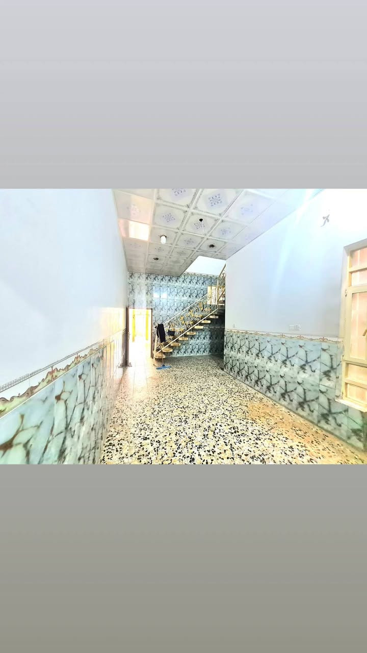 دار طابقين للايجار فقط ايجار .
ايجار مدى طويل لا يؤجر اشهر.
في حي الوفاء مقابل الجامعة على االشارع العام قرب المجسرات خلف شارع البانزين خانة خلف المدارس .

غرف نوم عدد ٣ 
حمام عدد ٣
صالة عدد ٢
مطبخ ، استقبال ، مخزن ، طارمة صغيرة 

السعر ٣٥٠ الف 🔒


**إذا كنت صاحب هذا الإعلان وتريد حذفه لأي سبب، رجاءا أرسل رسالة إلى الدعم الفني**