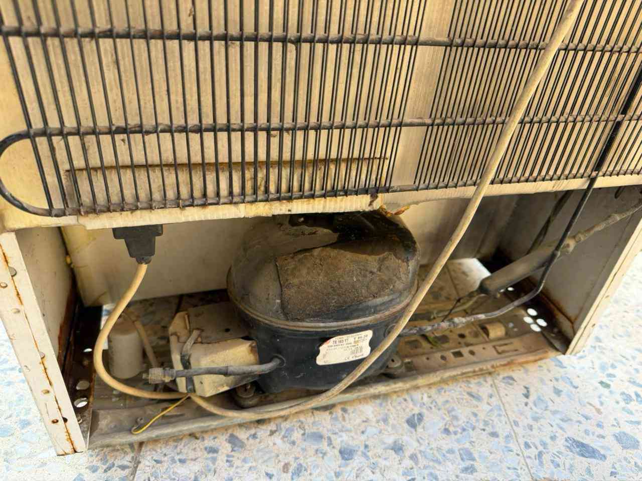 السلام عليكم ثلاجة للبيع شغالة الفريزر وكلها شغالة عل فحص مكاني بغداد البلديات هاتف ***********
