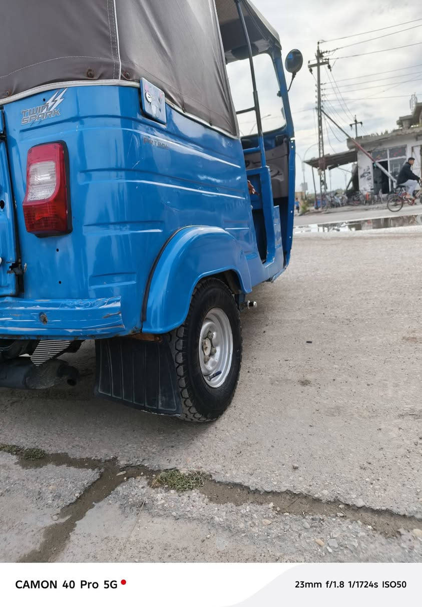 سلام عليكم
تكتك 20 للبيع شوفت عينك 
مرقمه رقم واسط نكليزي 
مكان تكتك النعمانيه 
سعر 6800
الاستفسار ع رقم ***********
