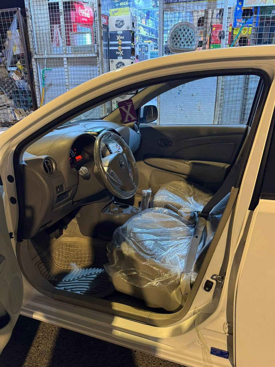 نيسان صني هندي مامشتغله تكسي 
ماشيه٢٩ بيه بارد كلش قليل اصبع تقريباً
رقمي*********** الزبير, البصرة
