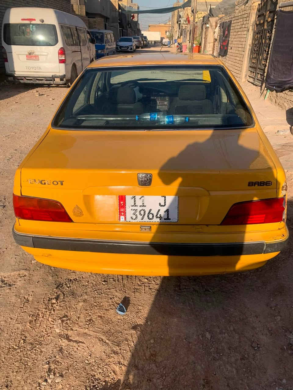 سلام عليكم بيجو بارص موديل 15هئيه سنه كامله مدفوعه وغرامات مصفره سنويه جديده تبريد ثلج خير من الله مكينه تنقص شي قليل جاملغ خلفي والمامي مصبوغ فقط ***********

