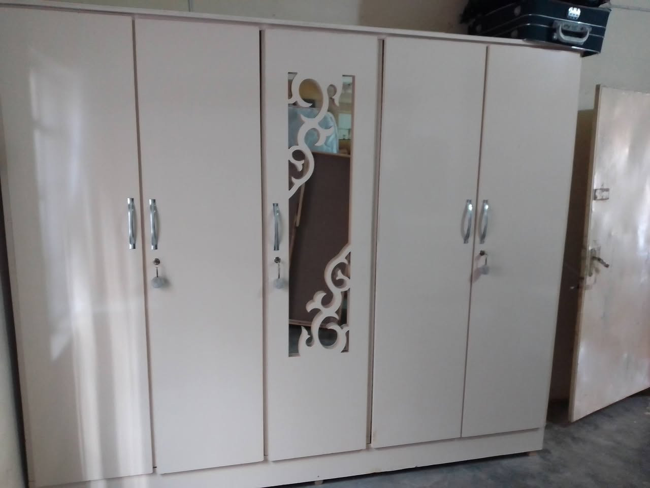 السلام عليكم 
غرفة النوم للبيع مكان كركوك 
السعر 400 ألف بي مجال 
للاستفسار اتصال بالرقم 
***********
