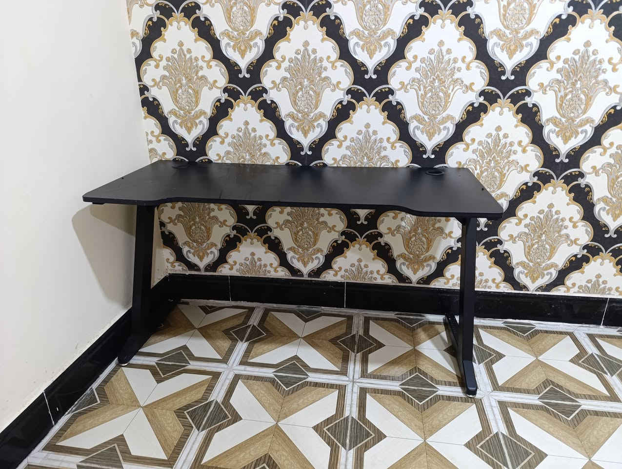 ميز سيت أب للبيع مستعمل نضيف جدا كدام عينكم السعر 150 قفل الرقم ***********
