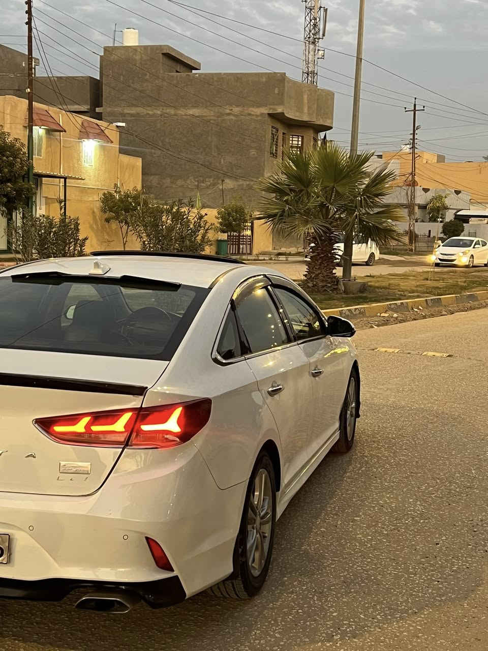 السلام عليكم
سوناتا 2018 للبيع لمتد 

رقم بغداد مشروع وطني

ماشيه 59 مايل 

سلايت روف

كشنات ميموري

تبريد قطعتين

بردات خلفيه

لايت لد دوار 

كامره دواره

هاند بريك كهربائي ⚡️ 

اتوهولد

رادار امامي

حساسات خلفيه

تبريد تدفئه كشنات

تدفئته ستيرن 

تحكمات ستيرن جهتين

الحادث قبق جنطه و جاملخ كما موضح بلصور بجم كبس 

السعر 153 و بيه مجال مكاني بابل مركز المدينه
‏***********
