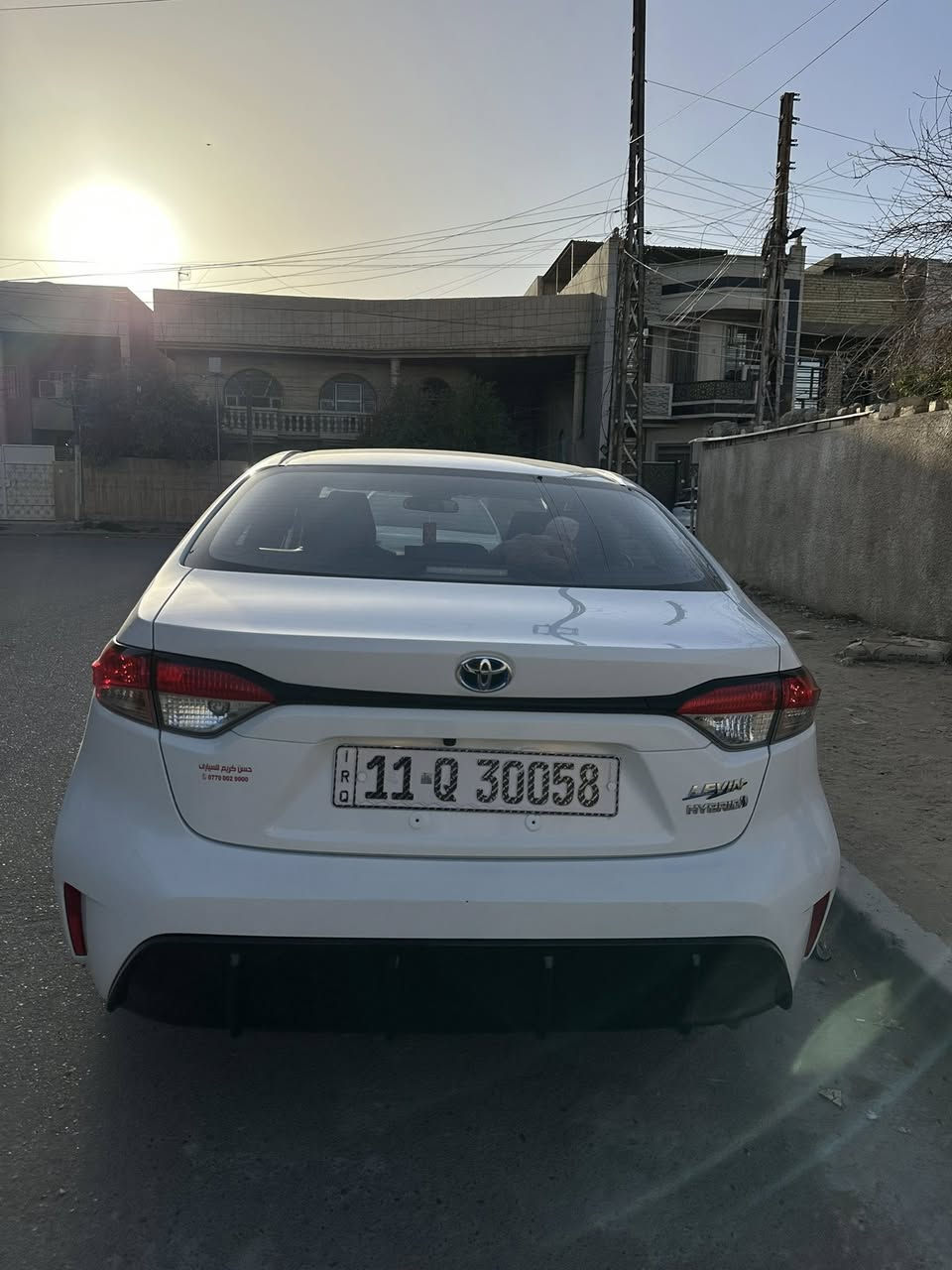 السلام عليكم 
كورلا هايبرد 2024 شكل S 
ماشية 32,000
المواصفات:
فتحة سقف 
بصمه 
قطعتين تبريد 
شاشه
كامره خلفيه 
رادار امامي 
وهواي مواصفات 
السياره مكفوله من الضربة والبارد والشخط 
السعر 160$ وبيها مجال بسيط 
للاستفسار:***********
