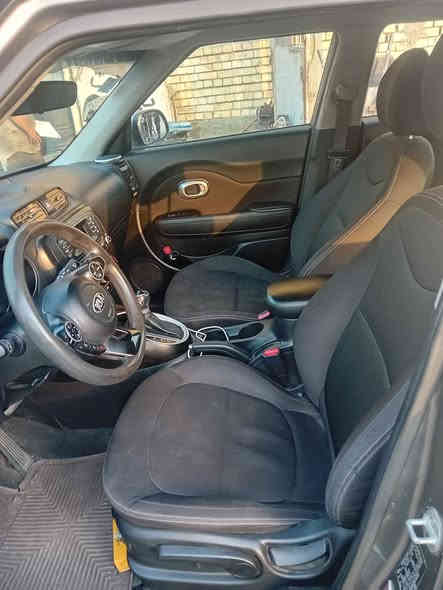 كيا صول ٢٠١٦
محرك ١٦٠٠ 
محرك جيدجدا 
ماشيه ٧٢ ألف بيه صبغ بابتين مع هلال الجاملغ الخلفي نفس الصفحه بدون دواخل 
تبريد ثلج وتدفئه 
صدر جيدجدا 
تخم تاير 
سنويه لغايه ٢٠٢٧ بسمي 
السعر ١٠٥ ورقه وبيها مجال 
مكاني بغداد الحريه 
*********** بغداد
