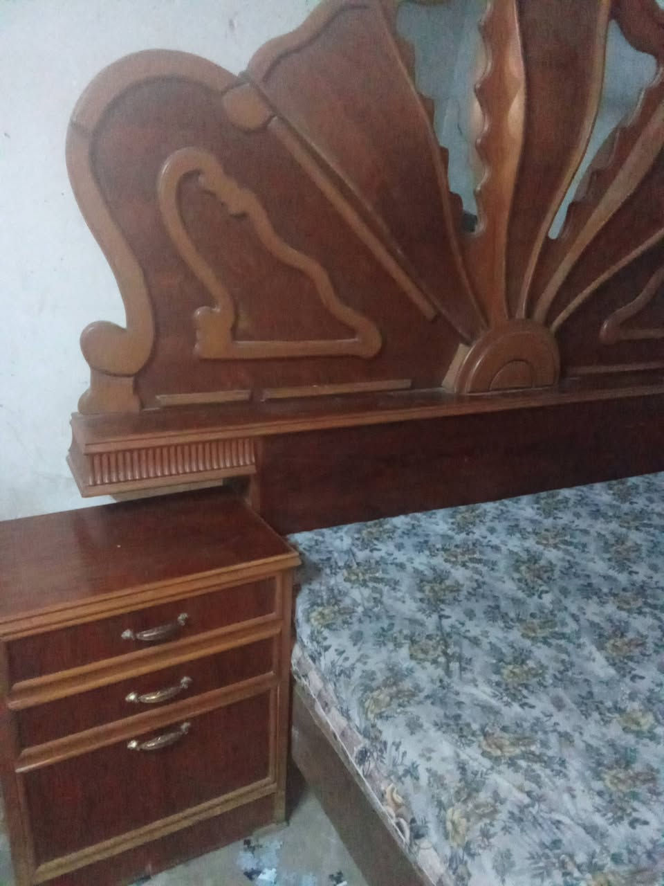 تخت للبيع نفرين خشب عراقي ثقيل بس شويه من يم رجلين تعبان نهايته 75الف


**إذا كنت صاحب هذا الإعلان وتريد حذفه لأي سبب، رجاءا أرسل رسالة إلى الدعم الفني**