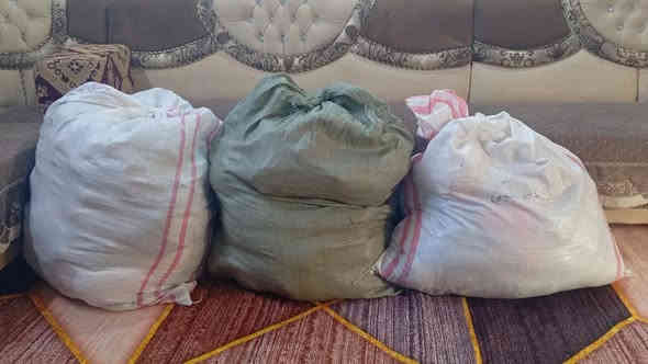 السلام عليكم عندي ملابس شلفان ملابس خبط نسبه الشتائي75%ونوبه البهاري 25% والي يفيدنه سعرهن مناسب ابيعهن شلعه بي واتساب ***********
