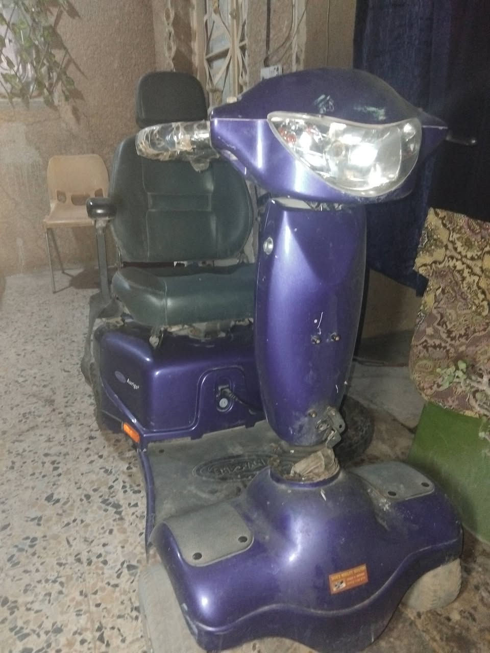 سياره مال معوقين نقصها ويلكب وتاير ونقص بطاريات لان متروكه صارلها سنه وسياره يابانيه اصليه اكسل قفلها ١٢٥ العنوان بغداد الشعب للاستفسار ***********
