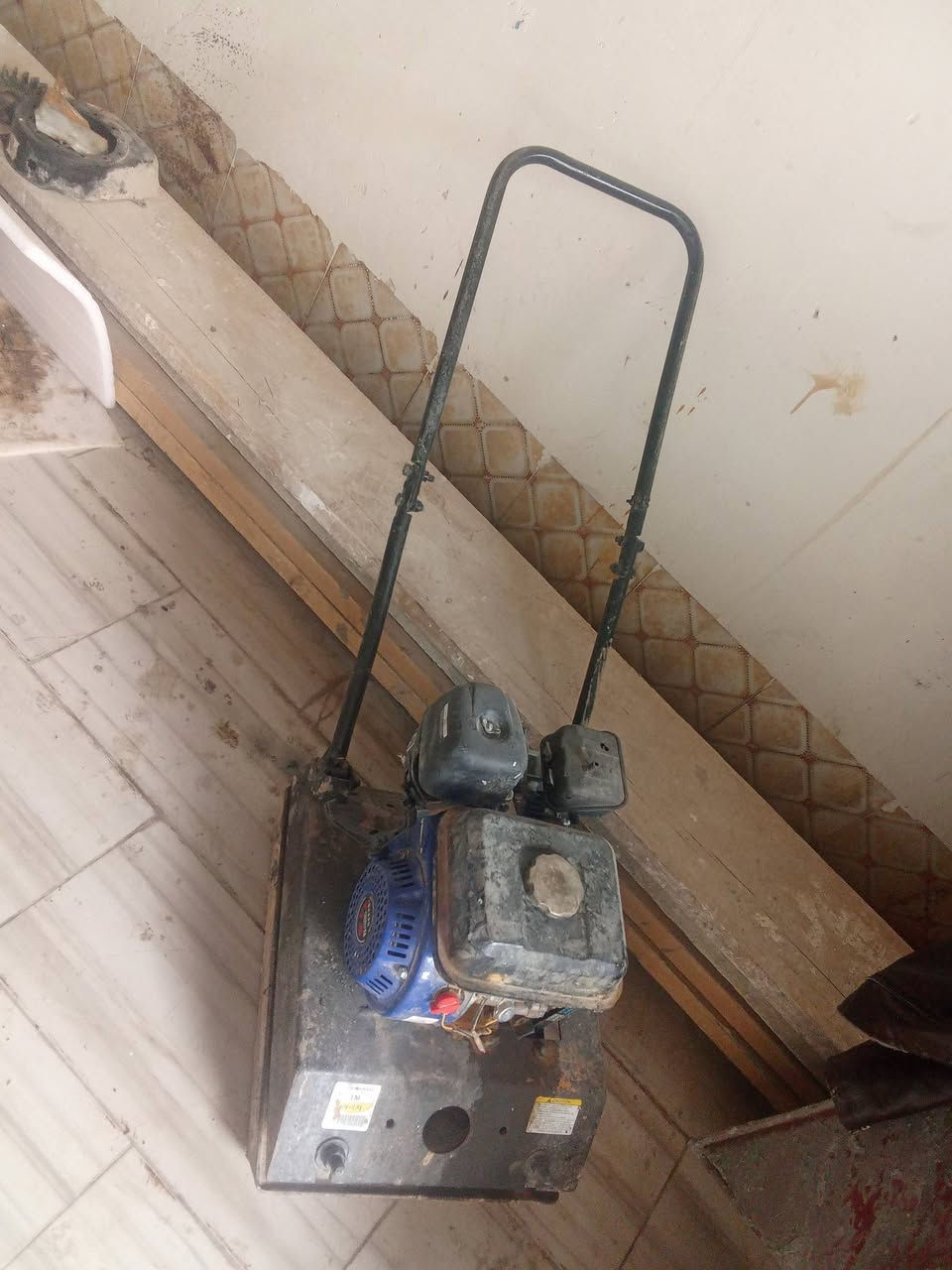 قفاصه 90ملم / عدد 20
حادله /1
محرك حادله /1
سيار50متر /1
درابات 4متر/ عدد4
عرباين /عدد 4
مولد/عدد1
درج كهرباء سلايت 8متر /1 
كوسره كبير/عدد2
كوسره صغير /عدد1
دريل تكشير /عدد3
كاويه ماء/عدد1
كاويه لحيم /عدد 1
دريل جك همر /2
دريل تثقيب /عدد1
دريل بريمه /عدد2
دريل فتح وشد /عدد 2
براميل /عدد 2
درج جهتين /عدد 2
هيم عدد /2
جاكوج تفليش /عدد 2
قزمه /عدد3
طاسه بناء/ عدد 2
كرك/ عدد 2
عفريت/ عدد2
ترمز /عدد 2
تانكي بلاستك /1


**إذا كنت صاحب هذا الإعلان وتريد حذفه لأي سبب، رجاءا أرسل رسالة إلى الدعم الفني**