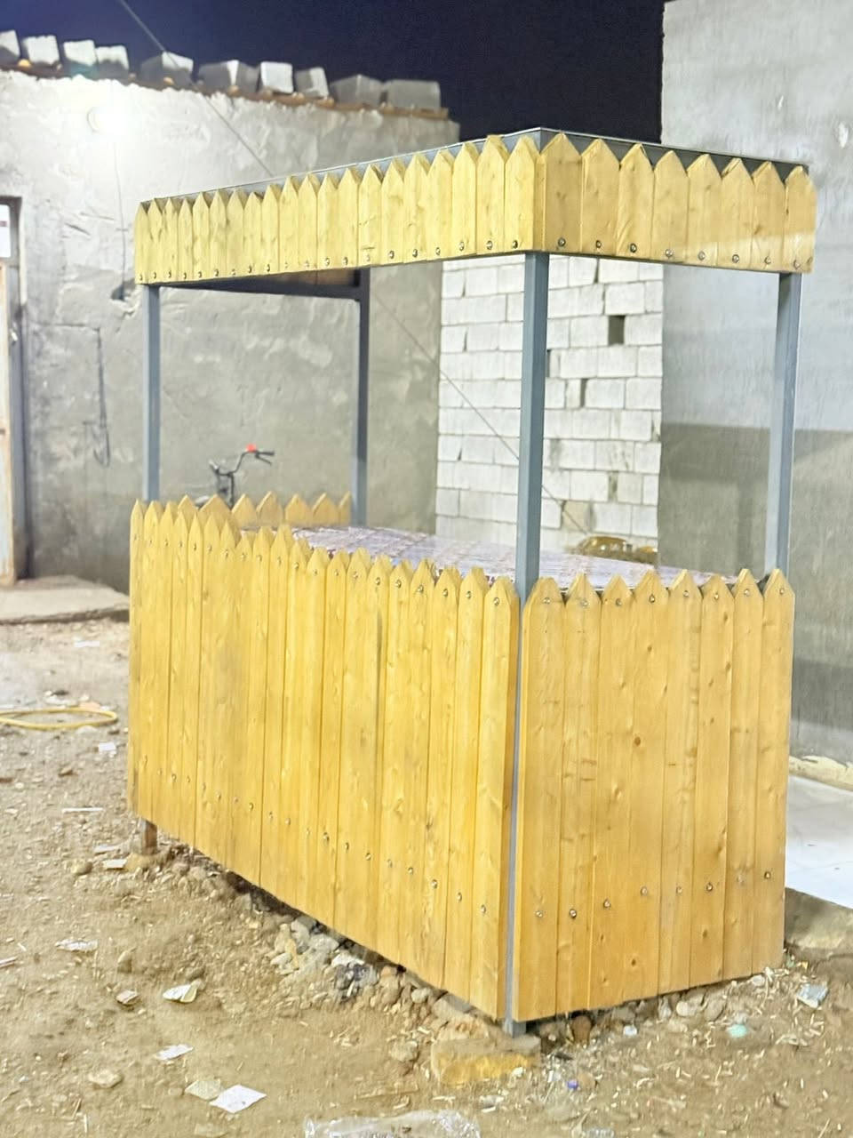 سلام عليكم عندي ميز للبيع الطول 2 متر والعرض 80 سم العنوان كحلاء ***********
