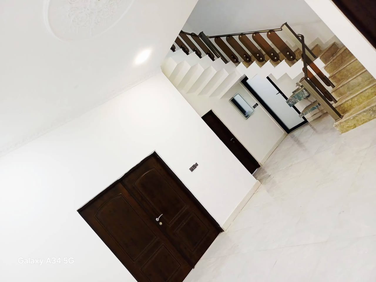 🔹الشـراي الفعلي يجي ويدلل
♦ الســـــــــعـــر 115

♦ العنــوان:شط العرب_الجزيرة 
      باب الهوى 
     ( قريب للسوگ وعرض الفرع 12م) 

♦ طابو صرف بأسم عراقي سند ٢٥

♦ التفاصيل : مساحة 200م بناء 
      مسلح غرفتين وصالة واستقبال
     ومطبخ وصحيات وكراج وحديقة

📞 للمزيــد ***********
