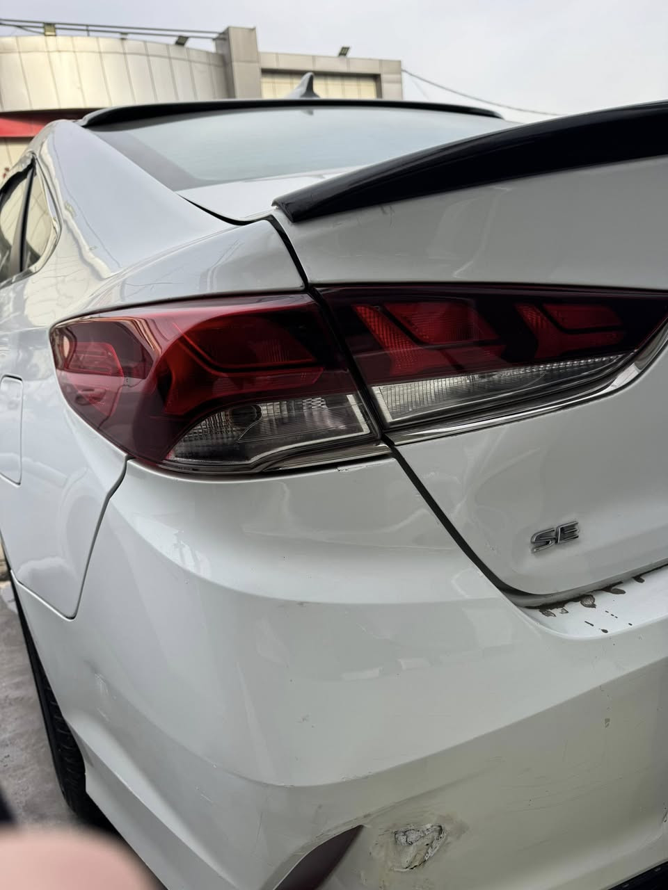 سوناتا 2019 سياره بجم قفل وارد امريكي  بيها جنطه وجاملغ خلفي السياره كير مكينه تبريد صدر كلشي مكفول بيها متصرف عليها ولا ربع  مكان السياره بغداد الكرخ 
السعر 125 ورقه بيها مجال بسيط 
***********
