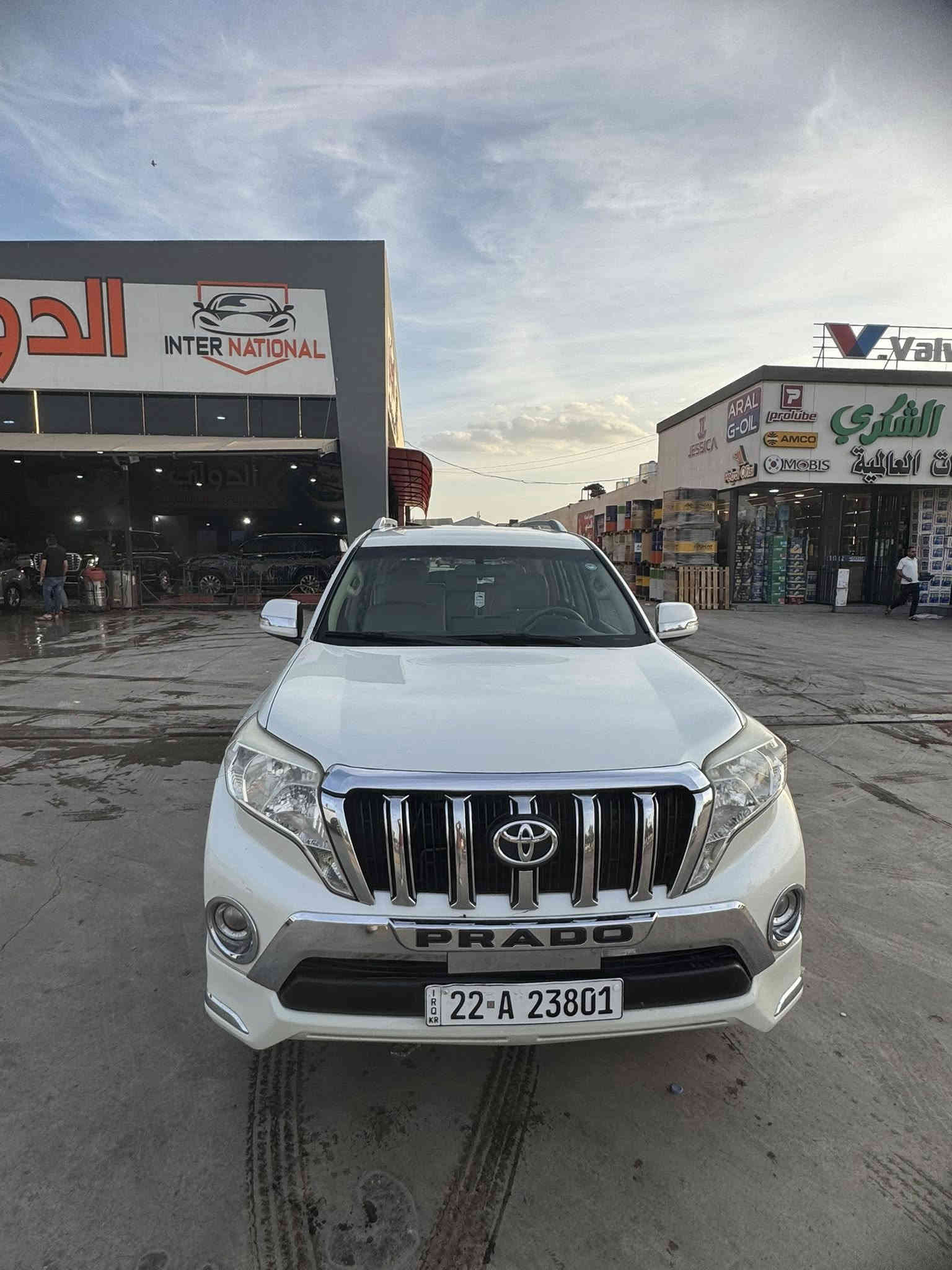 برادو 2015
محرك ٦ سلندر
ماشية ١٣٠ كيلو
كويتي دبل تانكي 
السيارة نظيفة ما شاء الله كلين  من ناحية الصبغ والبارد
فقط كم ملاحظة 
مكان السيارة الموصل 
السعر 340$
***********
