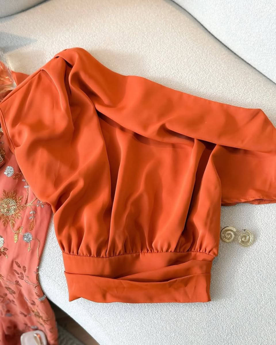 بدلة قطعتين ✨ 
المقاسات :- L. XL

تسليم فوري ✅ 

لطلب والاستفسار تواصلو على خاص 📩


**إذا كنت صاحب هذا الإعلان وتريد حذفه لأي سبب، رجاءا أرسل رسالة إلى الدعم الفني**