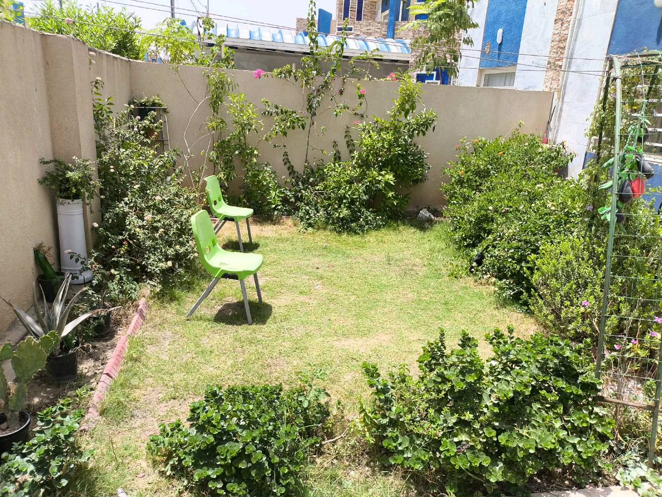 بيت للبيع مجمع السلام السكني مساحة 200متر طابو صرف تفاصيل البيت موضحه بالصوره يحتوي على غرفتين وغرفه ثالثه صغيره للأطفال 