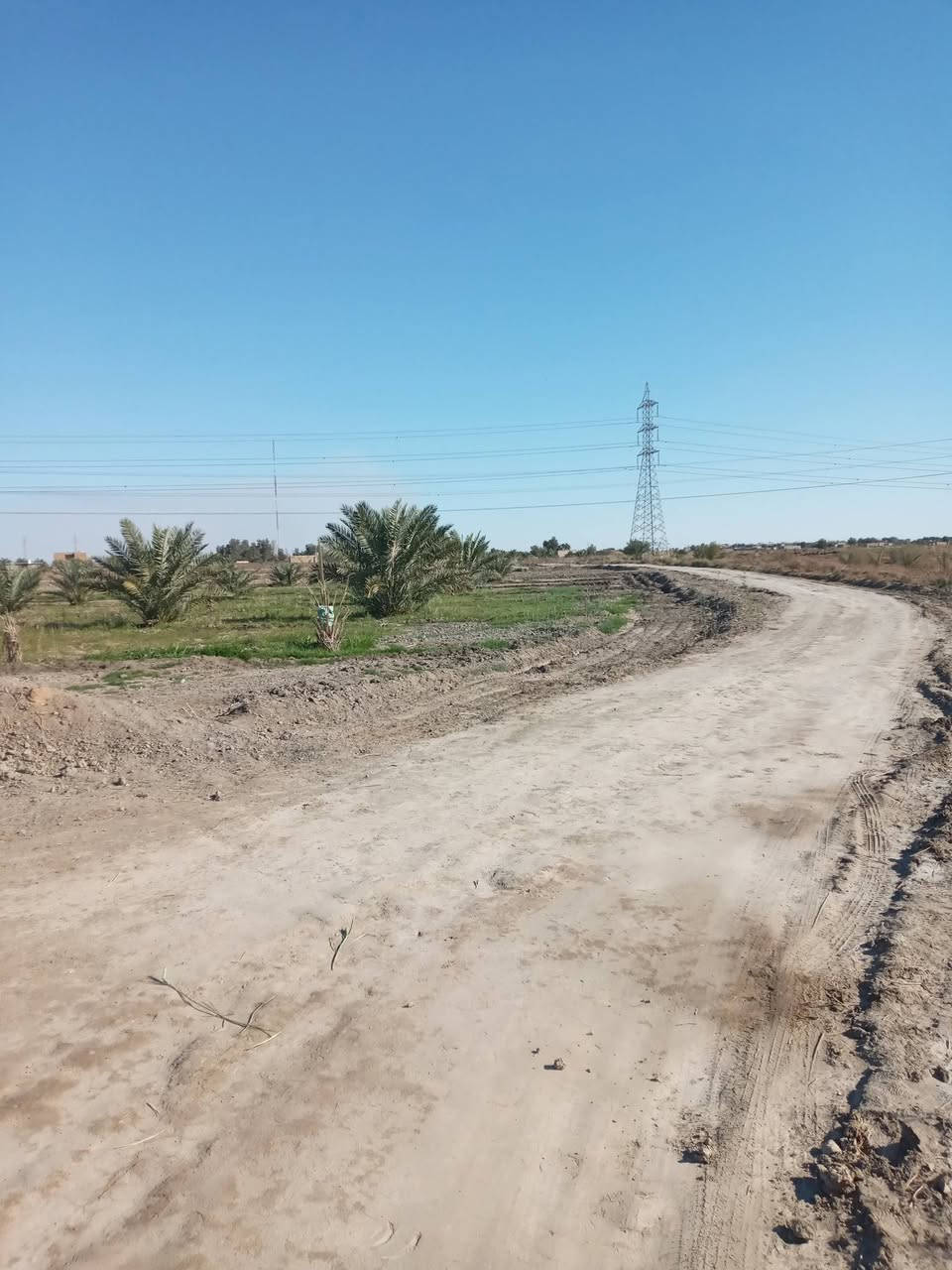 السلام عليكم ٢دونم للبيع مع ٤٦ نخله حماله مع ماطور سقي على ثلاث شوارع  منطقه ام الحلان قريبه إلى الخدمات.السعر الدونم الواحد ٢٥ مع المجال قليل***********
