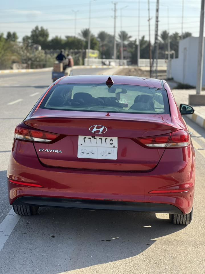 السلام عليكم
النترا 2017 وارد امريكي لون ماروني للبيع رقم سليمانية وكالة او تحويل ماشية 88 فقط محرك 2000 دوش حادث جاملغ وبنيد 
السيارة مال جناي يعني على وضع الشركة كير محرك تبريد مكفولات حدادية وباتري وتخم تاير كل جديد

موصفاتها 

انظمة قيادة eco - normal - sport 
تحكـمات ستـيرن كاملة 
بصمة + بصمة ابواب
كشـانة تبريد تدفـئة
كير ATM المرغوب 
كامرة خلفية دوارة 
شاشة بلادية
مثبت سرعة 
رادار جانبي 
مانع انزلاق 
نظام abs 
تبريد لمس

بياع شراي لا تتصل مكانها كربلاء ( طويريج ) السعر 122 
***********
